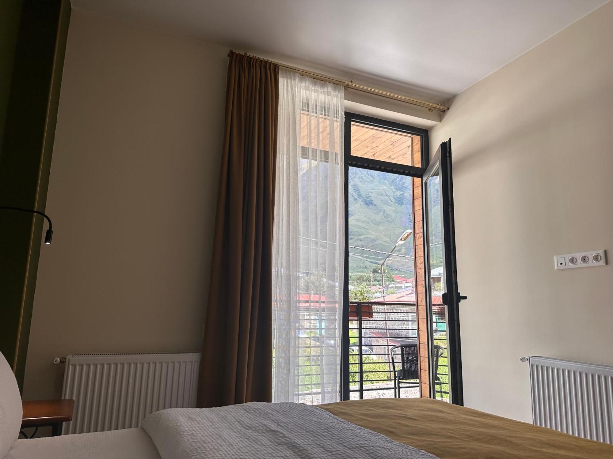 Hotel Mountime Kazbegi Kültér fotó