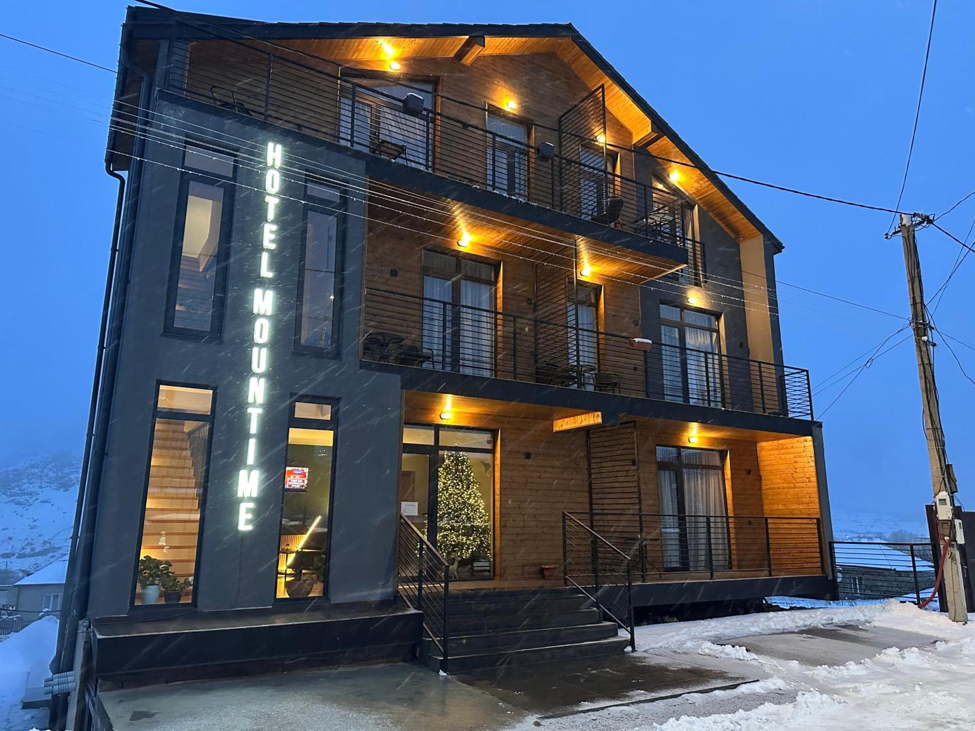 Hotel Mountime Kazbegi Kültér fotó